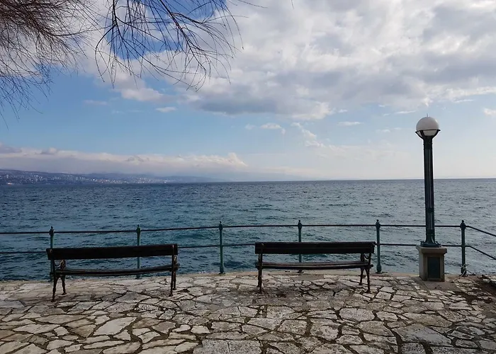 Sunny Apartment 150 M From The Sea